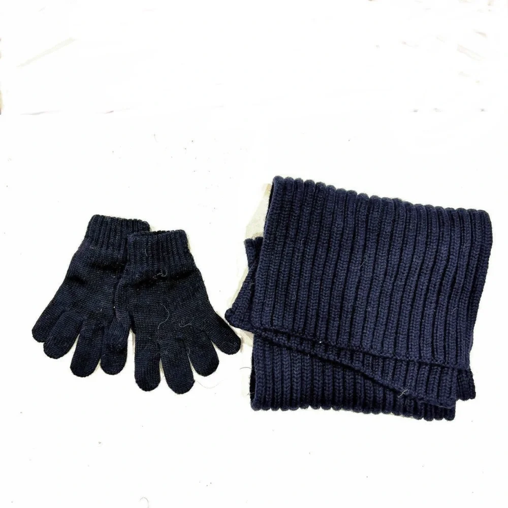 Catya Scarf and Glove Set made in 100% merino wool color navy blue size 4-7
